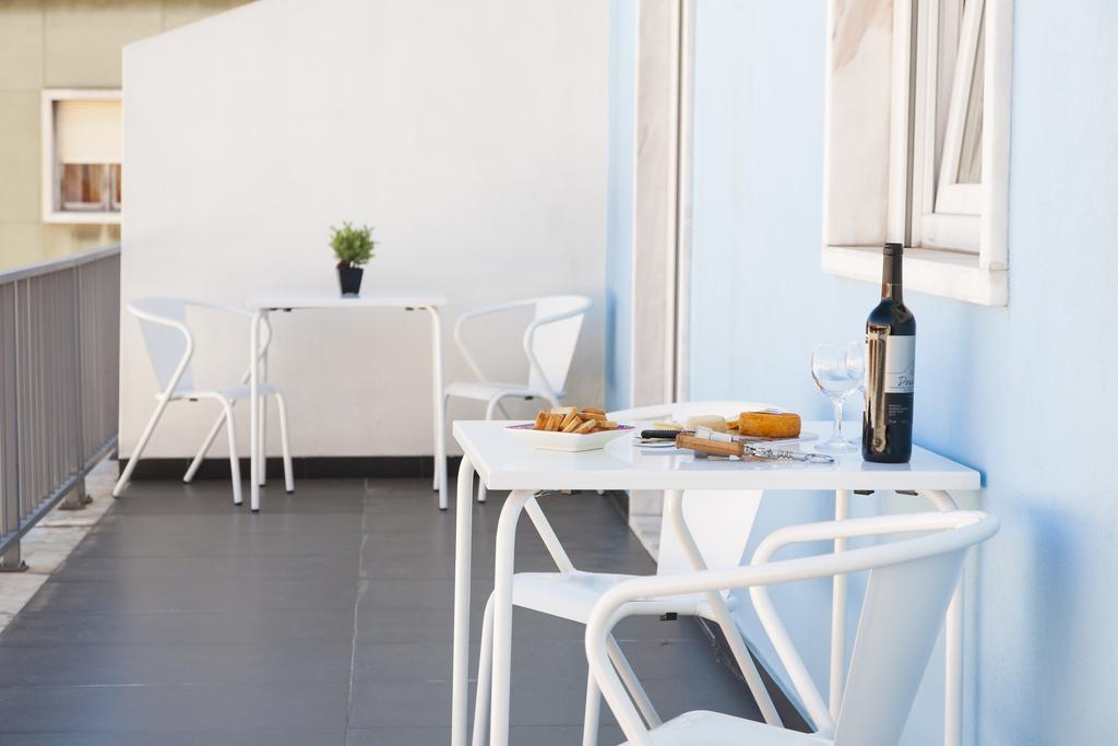 Joivy Joyful 2Br Apt With Terrace Nearby Sao Bento Palace Lisbon Room photo