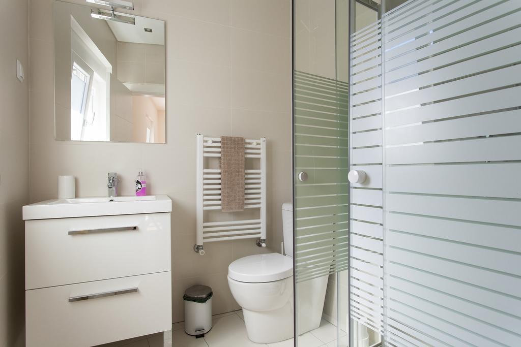 Joivy Joyful 2Br Apt With Terrace Nearby Sao Bento Palace Lisbon Exterior photo